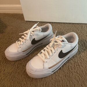Nike White and Black Casual Sneakers